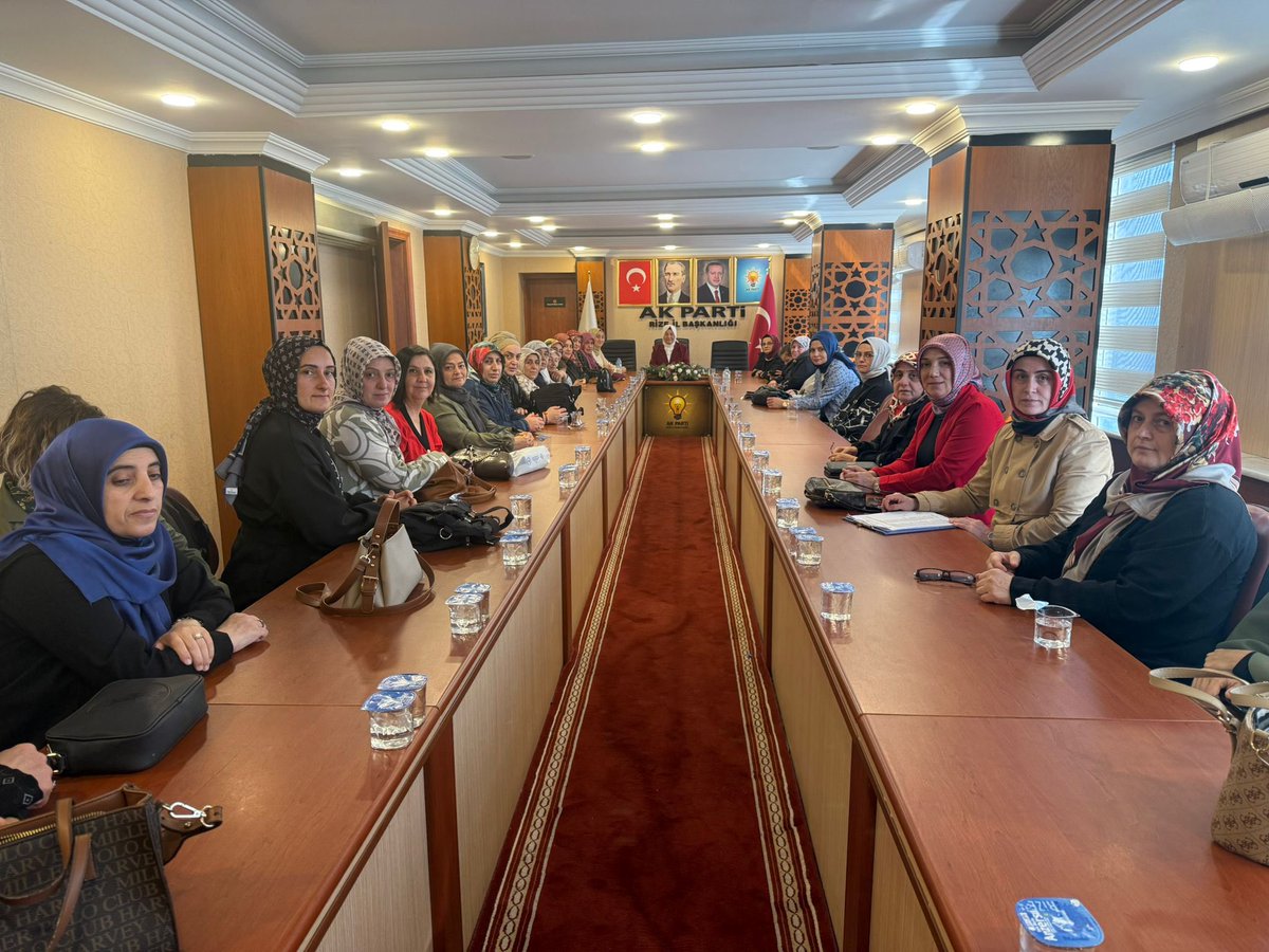 İl Kadın Kolları Başkanımız Nuran Alim başkanlığında, İlçe Kadın Kolu Sivil Toplum ve Halkla İlişkiler Başkanları ile İlçe Kadın Kolu Seçim İşleri Başkanlarının katılımıyla istişare toplantısı gerçekleştirildi.