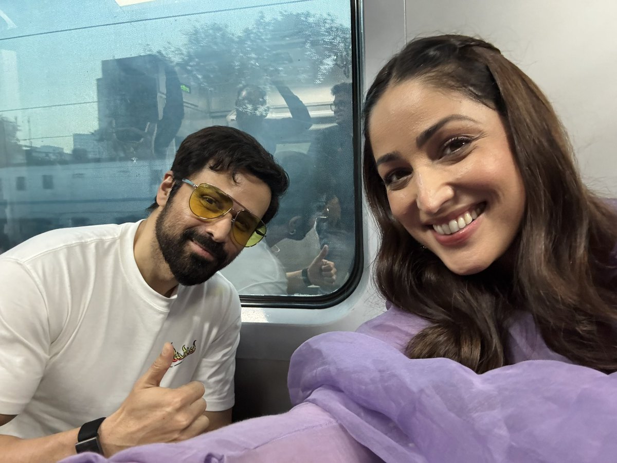 My first ever mumbai-darshan by train along with the one &amp; only… #HAQse 😁
<a href="/emraanhashmi/">Emraan Hashmi</a>