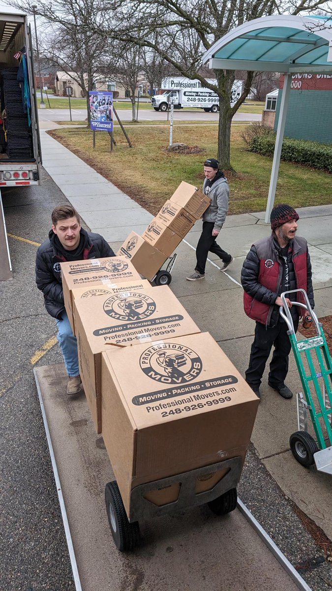movingtweets's tweet image. #1 thing our customers thank us for?

"Thank you for moving all those boxes."

#ProfessionalMovers