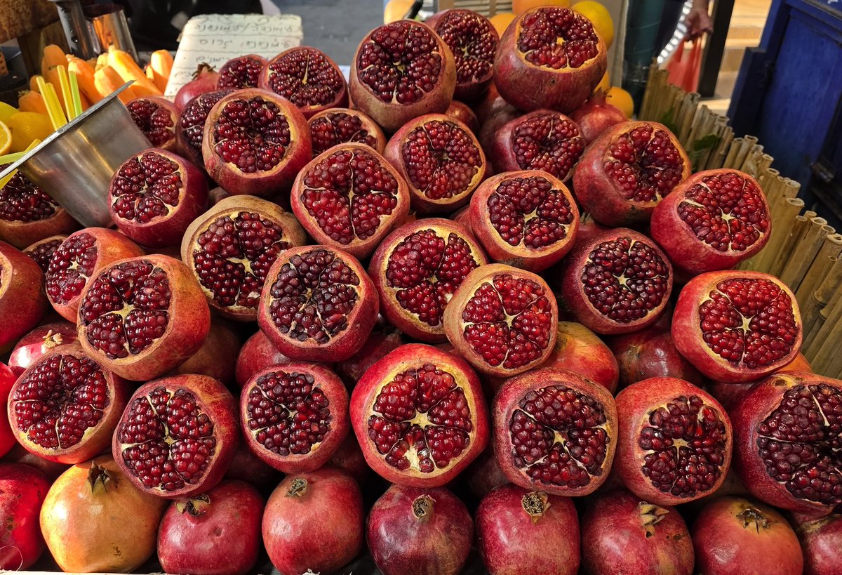 Pomegranates! 🇮🇱