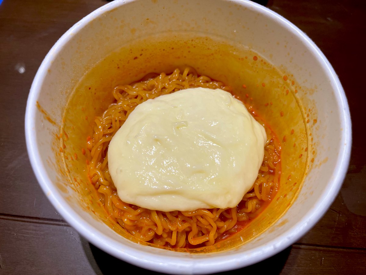 F20_Girl's tweet photo. ❤️불닭치즈볶이❤️

1. 치즈볶이에 물 절반 불닭소스 넣고 렌지 2분30초

2. 잘 섞어준 뒤 1분 더

3. 치즈 스프 넣고 섞기

🧀위에 올린 치즈(콘 없는 콘치즈)🧀

1. 버터, 마요네즈 한숟갈 설탕 한숟갈 모짜렐라치즈 다 한데 넣고 렌지 30초 https://t.co/gGQjLInVYx