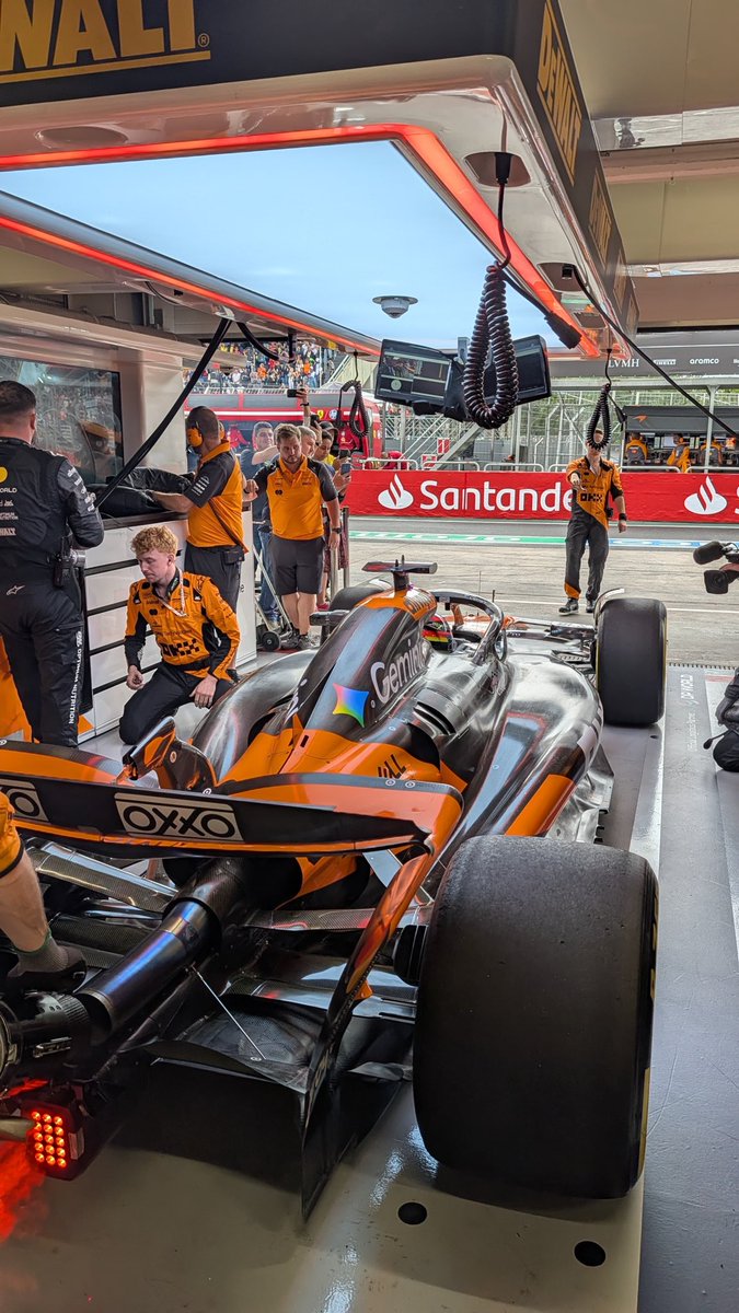 To the grid ➡️

#McLaren | #BrazilGP 🇧🇷