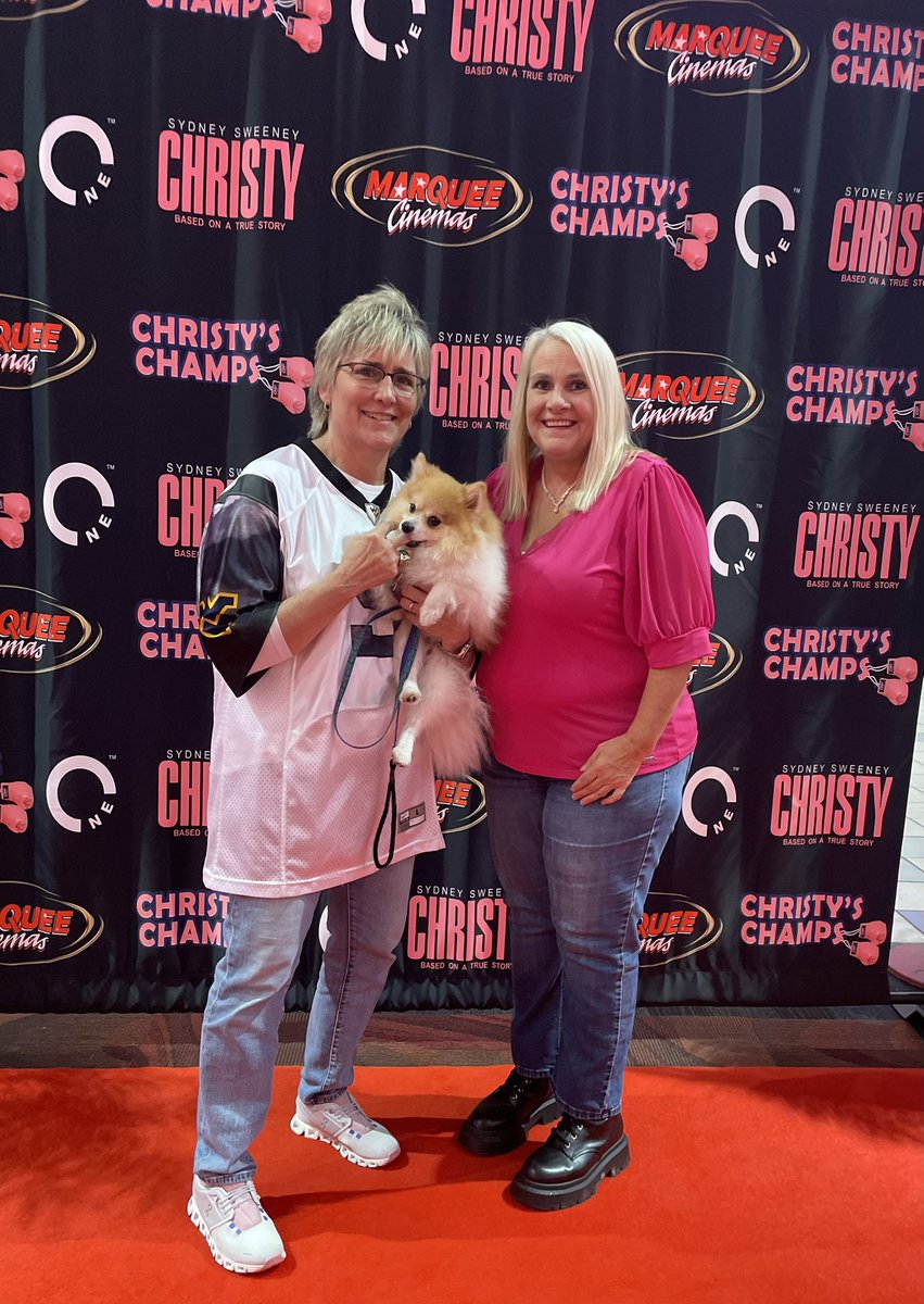 basinhillbilly's tweet photo. I met The Champion last night and watched her movie Christy. It was an honor meeting The Coal Miners Daughter and her movie was So Good. https://t.co/89OD3T0Yl4