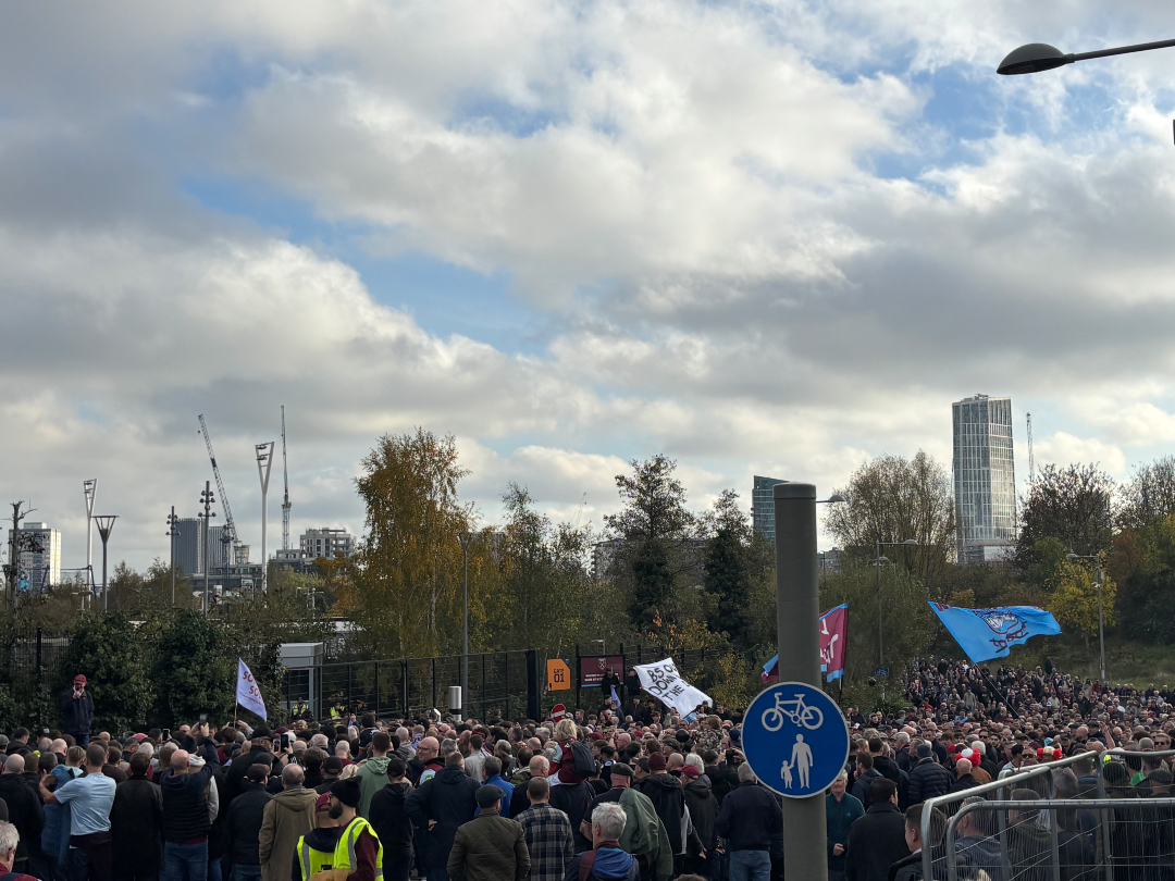 HammersUnited2's tweet image. Karren! You&apos;ve just heard 10,000+ supporters with a clear message for you, our full time CEO, from young kids to seniors who have supported the club for decades. Time for you and Sullivan to leave. #NoMoreBS #COYI #WHUFC