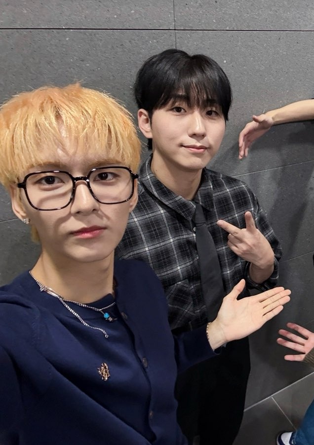 5959LOG's tweet image. LETS LIVE LAUGH LOVE GUYS 🩵💜 #gunode #oguogu #gunmin