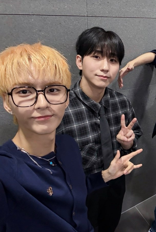 5959LOG's tweet image. LETS LIVE LAUGH LOVE GUYS 🩵💜 #gunode #oguogu #gunmin