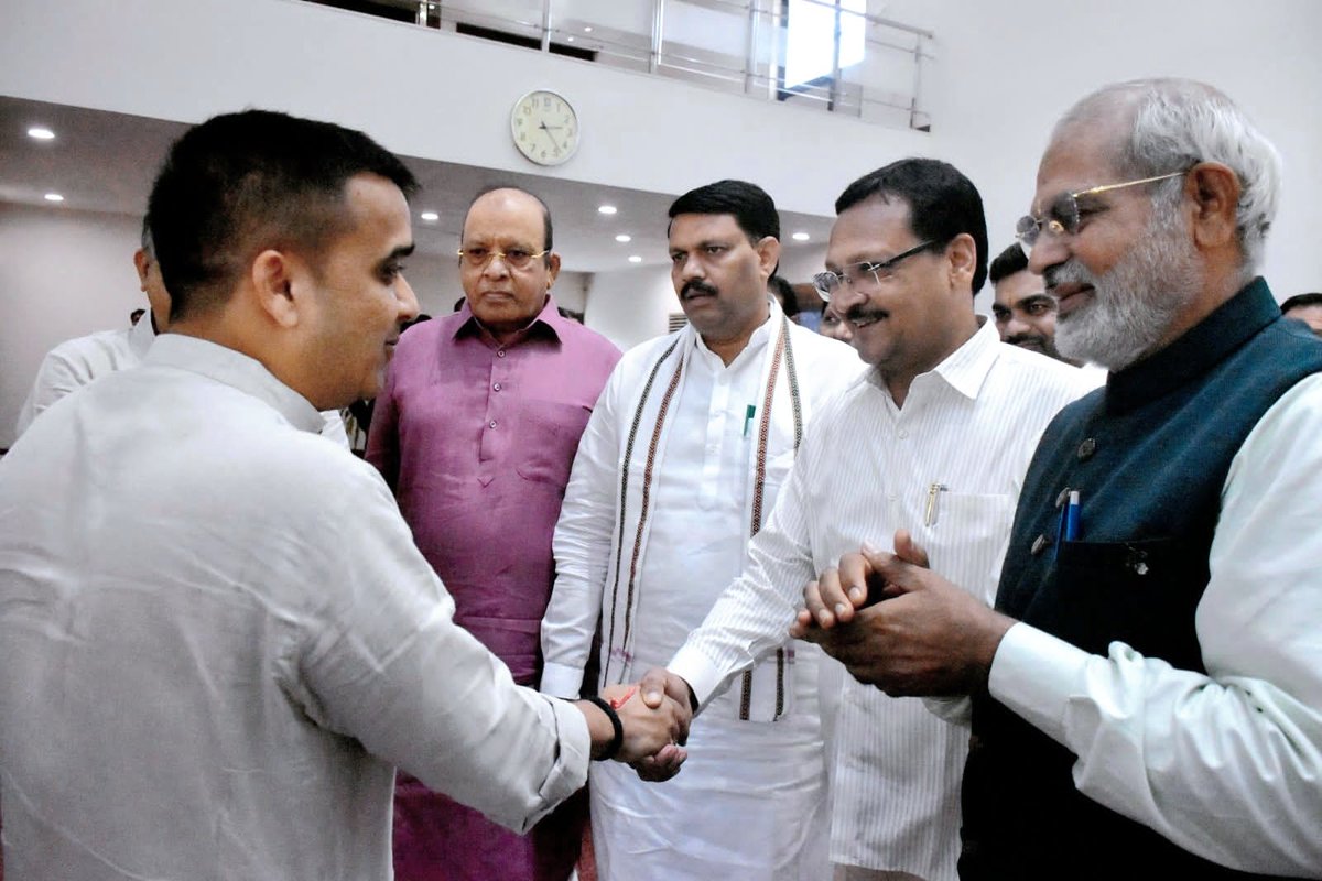 આવનાર 15 નવેમ્બરના રોજ રાષ્ટ્રીય જનજાતિ ગૌરવ દિવસની ઉજવણી નિમિત્તે નર્મદા જિલ્લામાં લોકલાડીલા પ્રધાનમંત્રી શ્રી <a href="/narendramodi/">Narendra Modi</a> સાહેબ પધારી રહ્યા છે, એ સંદર્ભે ભરૂચ ખાતે માનનીય નાયબ મુખ્યમંત્રી શ્રી <a href="/sanghaviharsh/">Harsh Sanghavi</a> સાહેબના અધ્યક્ષપદે સાથી મંત્રીશ્રી <a href="/NareshPatelBJP/">Naresh Patel</a> સાથે બેઠક યોજાઈ.