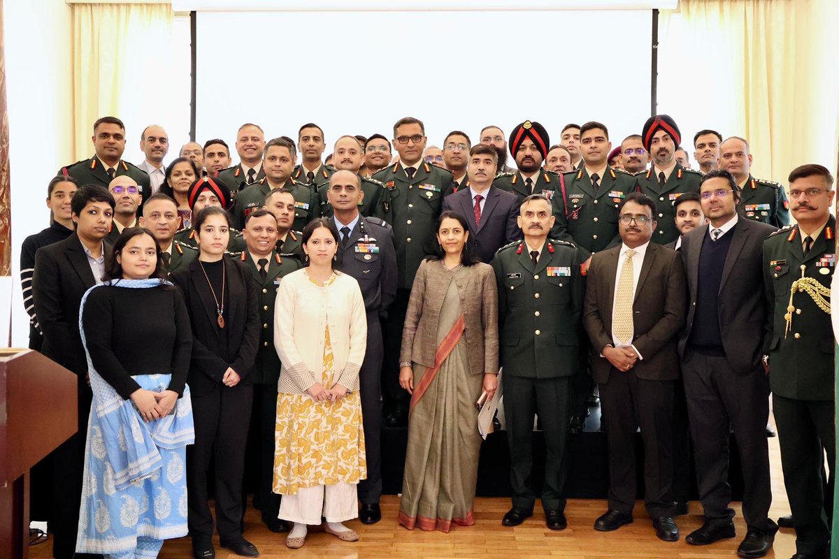 ia_awc's tweet image. #HC Course delegation of #AWC calls on Ambassador Vani Rao 🇮🇳🇮🇹! Marked 150 years with &apos;Vande Mataram&apos;, discussed boosting India-Italy strategic partnership @adgpi @artrac_ia @MEAIndia @SpokespersonMoD @IndiainItaly #IndiaItaly #StrategicPartnership