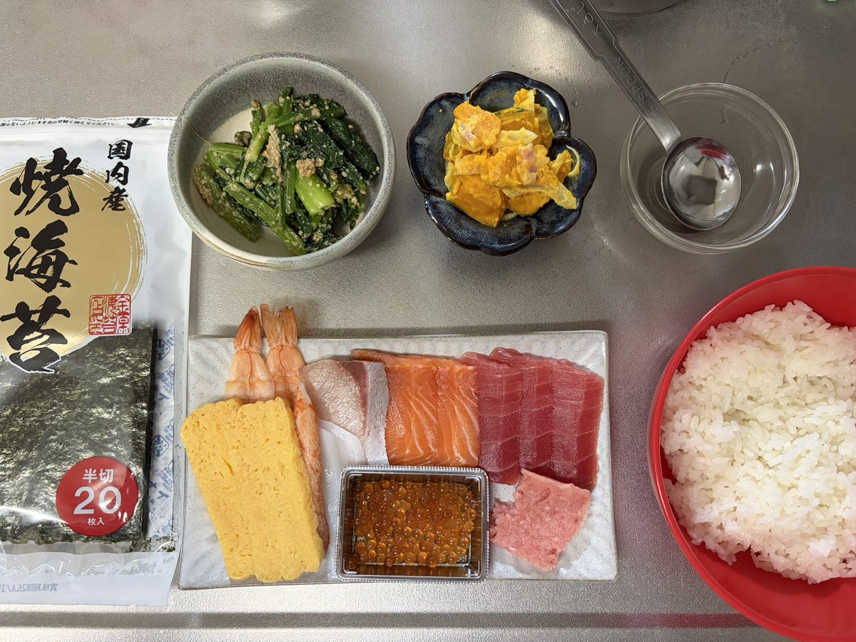 7ciaod's tweet photo. マジかよ、俺が仕事終わって夜遅くに帰ってきて用意されてるご飯がこれってヤバない？流石に黙ってられない。今日休みだったよね？妻が買った家に住んで、妻がローン払って、妻の稼ぎで生活費を賄ってるからって夫を普通は立てるよね。何考えてるんだか https://t.co/97p5Kdxo6D
