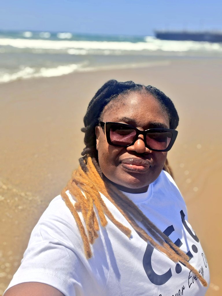 TheRealConza's tweet image. Day 8. The waves whispered peace, the wind carried prayers, and the Queen stood tall once more. The crown was never lost — it gleams brighter for Chapter 45. A season of purpose, clarity, and renewed strength begins. 👑❤️🌊

#RestoringTheQueen #Chapter45 #LeadershipWithGrace