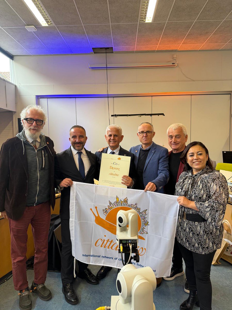 Demre Artık Cittaslow (Sakin Şehir) Sertifikasının Sahibi 

Göreve geldiğimiz günden bu yana hemşehrilerimle ve çalışma arkadaşlarımla büyük bir özveriyle yürüttüğümüz çalışmaları ve Cittaslow (Sakin Şehir) adaylık sürecimizi, bugün Hollanda’nın Borger-Odoorn kentinde