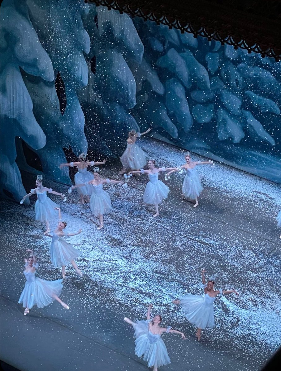 EvaLovesDesign's tweet image. ❄️