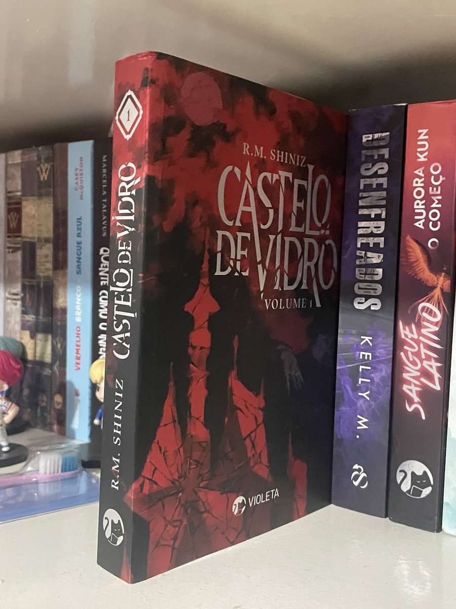 junartlc's tweet image. ✨VENDO/VENDA✨

Vermelho branco e sangue azul (capa dura) edição colecionador 
R$ 57

De sangue e cinzas + um reino de carn e fogo
R$ 70

Condenados volume 1 e 2
R$ 110 os dois
R$ 70 cada

Castelo de vidro 
R$ 70

A maioria acompanha brinde se não todos

Duvidas chamar na dm