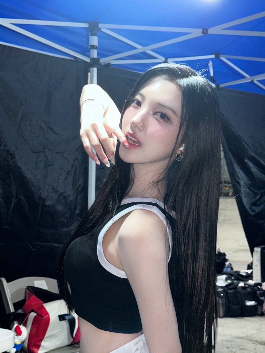 lishaluvsullin's tweet photo. THANK YOU THAILAND https://t.co/3701zi2LA0