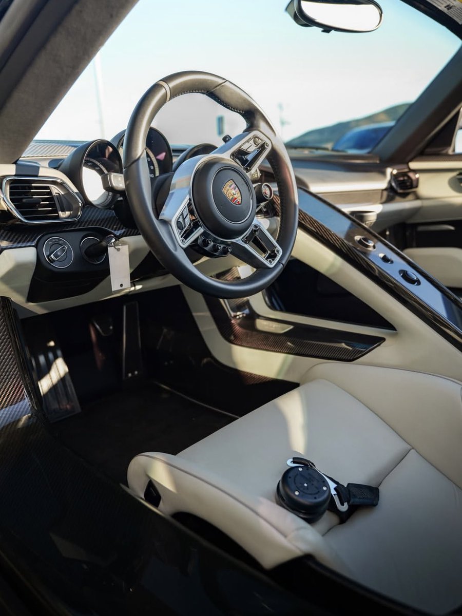 PorscheCIub's tweet photo. Paint-to-Sample Grey Black 918 Spyder https://t.co/ResMd94aZv