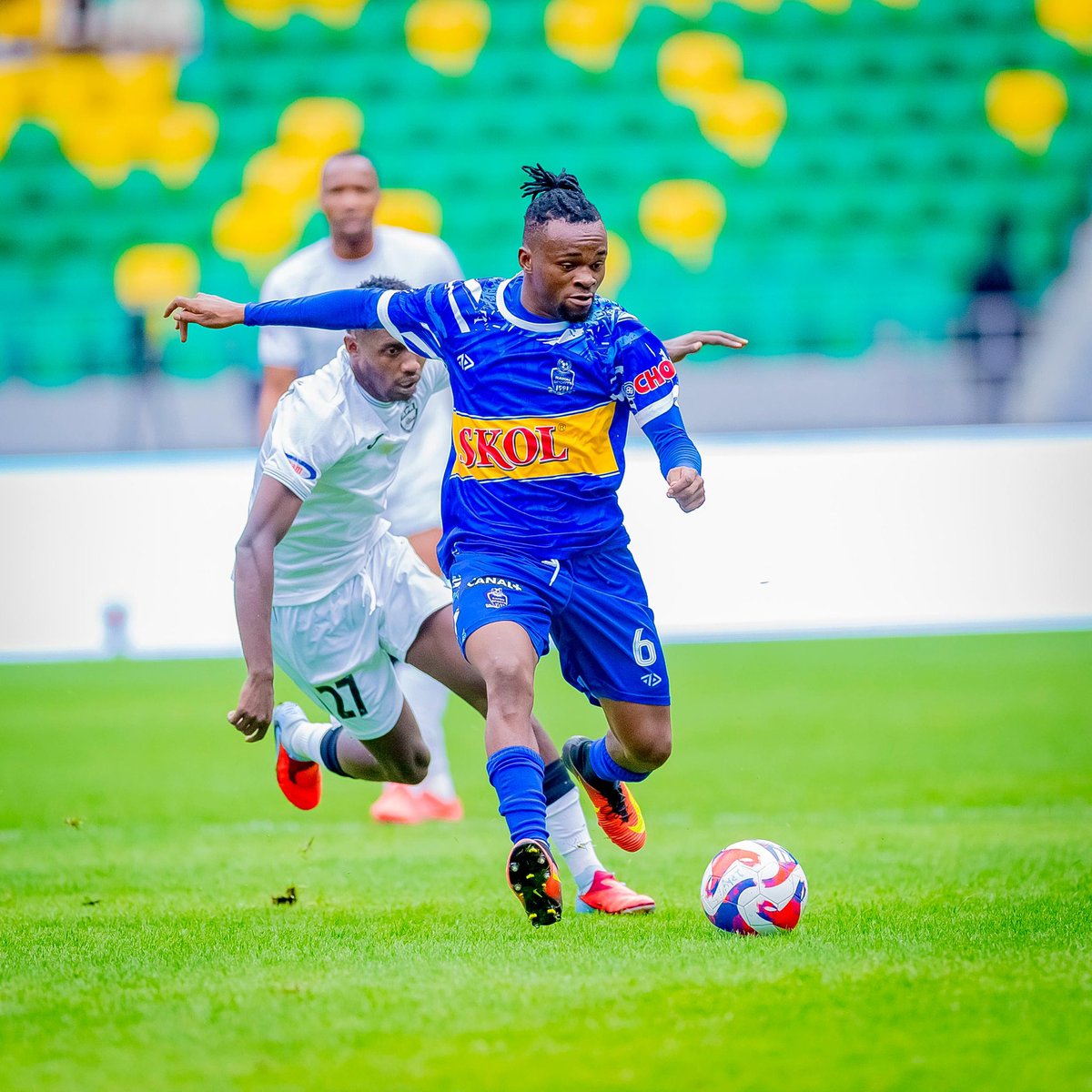 rayon_sports's tweet photo. #RPL || #APRRAY
34’
Pushing hard in search of the equalizer. 💪💙
APR FC 1-0 Rayon Sports
#Gikundiro | #1000HillsDerby https://t.co/qWPF0sNmw4