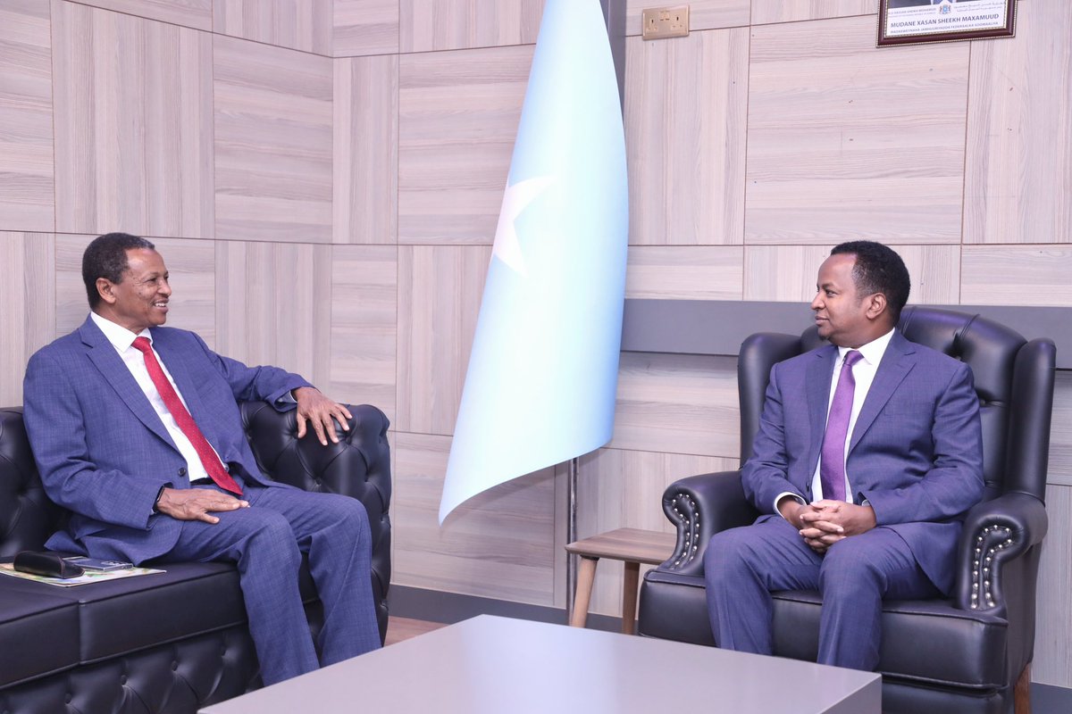 MOFASomalia's tweet photo. FM @AbdisalamDhaay received on Saturday, at his office in the Ministry, in the capital #Mogadishu, Mr. Elkhidir Daloum, the #WFP Representative and Country Director. The meeting focused on enhancing cooperation in alignment with #Somalia’s national priorities.
#Somali #UN https://t.co/k3DvzWCkvM