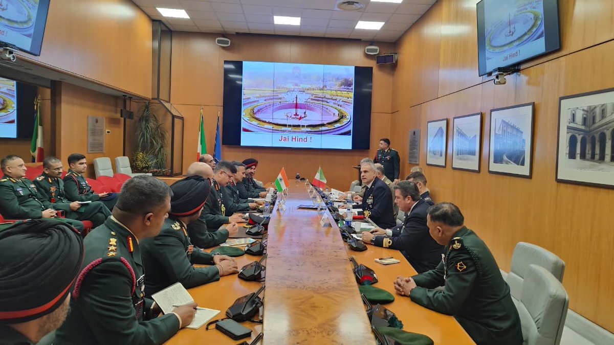 ia_awc's tweet image. 🇮🇳🇮🇹Strengthening defence ties! #HC Course delegation fosters strategic partnerships at Centro Alti Studi per la Difesa (CASD) &amp;amp; Comando Operativo di Vertice Interforze (CoVi), discussing joint operations &amp;amp; defence cooperation opportunities @MinisteroDifesa @adgpi @artrac_ia