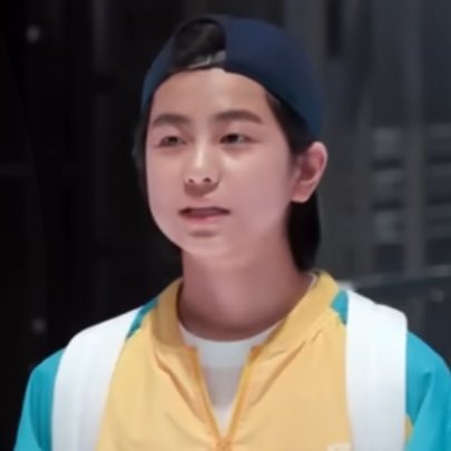 나는 우울해도 이 사진만 보면 행복해짐➰
긴장해서 갈 곳 잃은 동공과
긴장감에 비례하는 타키 볼살。。。。