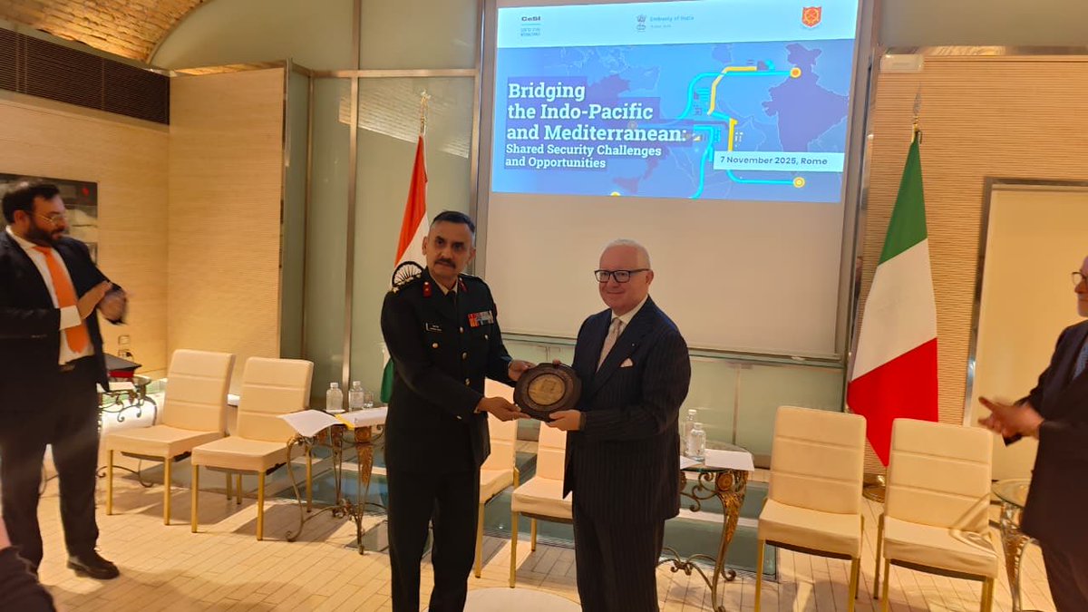 ia_awc's tweet image. 🇮🇳🤝🇮🇹 Strategic Dialogue at @CentroStudiInt, Rome  #HC Course delegation of #AWC interacted with def experts at Centro Studi Internazionali (CeSI), exchanging perspectives on security, IndoPacific &amp;amp; Mediterranean linkages &amp;amp; #IndiaItaly defence cooperation @adgpi @artrac_ia