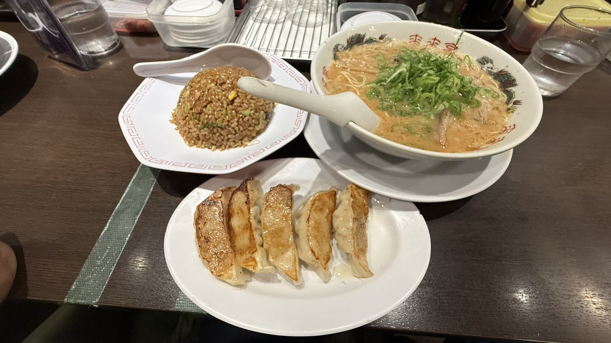 オフイベお疲れ様でした〜(≧∀≦)✨
やっぱりライブは一体感あっていいですね〜☺️
みんな魂ちゃん大好きだね❤️

そしてオフ会の二次会やって帰宅しました♪
ラーメン最高😀
 #推しVオフ会