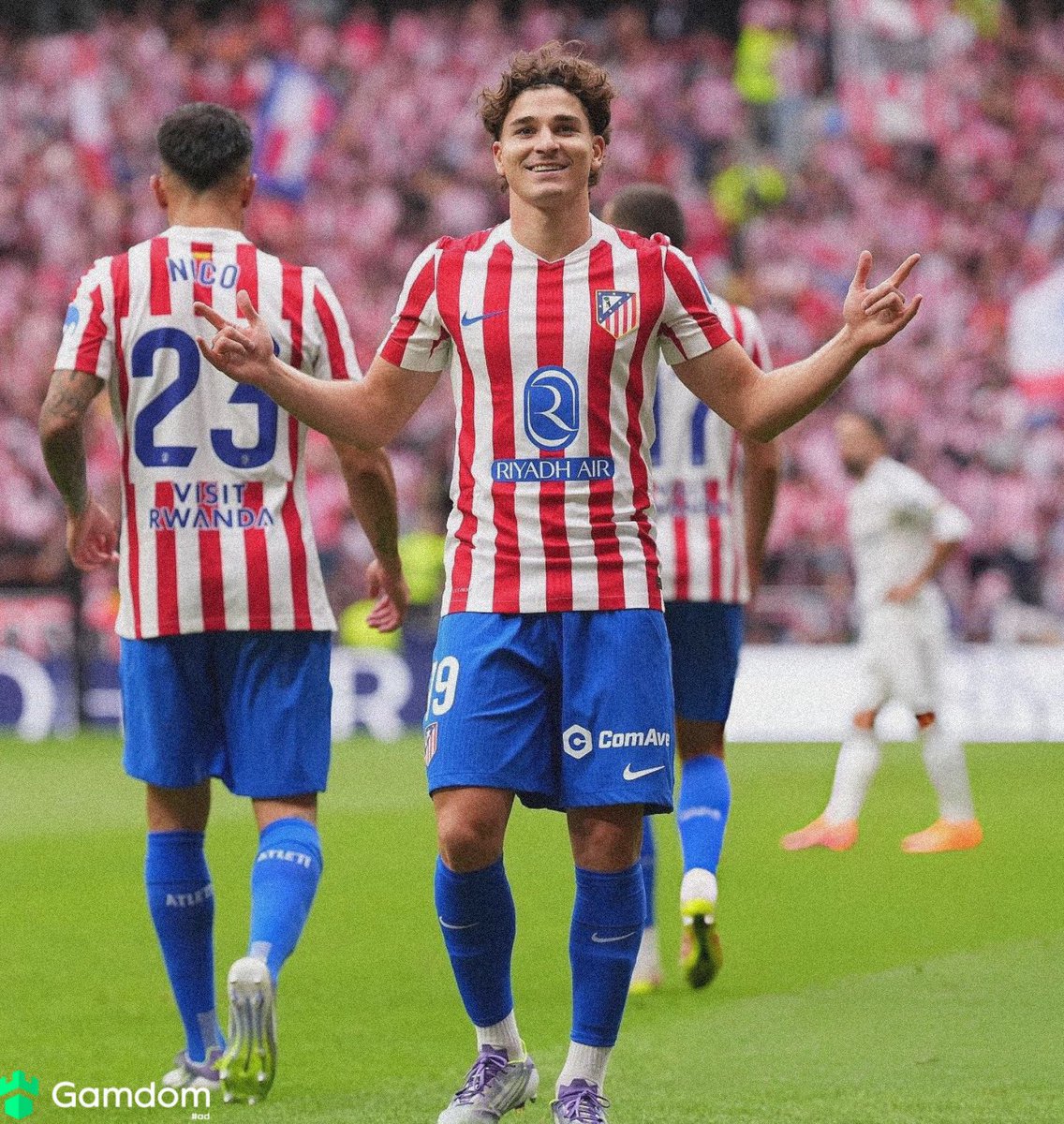 Julián Álvarez: "The other day, with the national team, someone pointed out to me that I was the only player without tattoos.

"I don’t do it to be different. When I was young, my dad used to tell us: ‘No tattoos, no cigarettes, no alcohol.’

"As an adult, everyone makes their