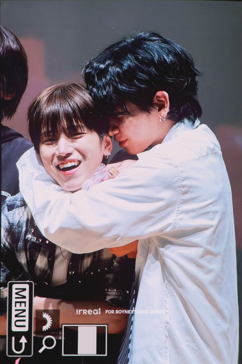 251108 #포토리우
……?
#보이넥스트도어 #리우 #명재현
#BOYNEXTDOOR #RIWOO #MYUNGJAEGYUN