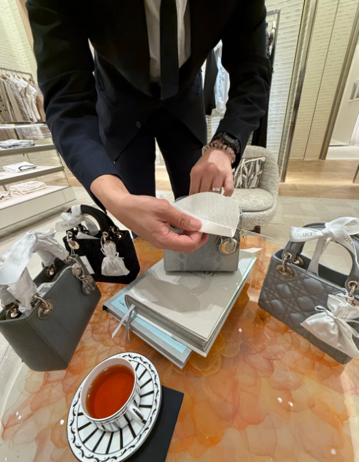 obulirajs86's tweet image. A little luxury, a lot of joy. 👜💫