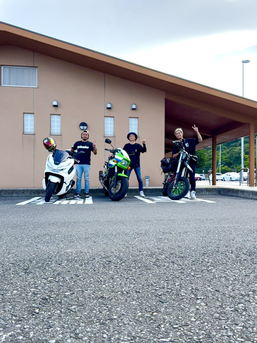 Bf6SpEfmYTuqxo7's tweet photo. 正司さん，俺が憧れたスーパースター！
俺と1番ツーリングに行ってくれた大先輩!
可愛がってくれてありがとうございました。
モトベントを継承出来てありがとうございます。スーパースター永遠に!
正司さんの後輩で幸せでした。
ご冥福をお祈りします。
＃伊藤正司
＃スーパースター
＃ありがとう https://t.co/A54rLtQ6UG