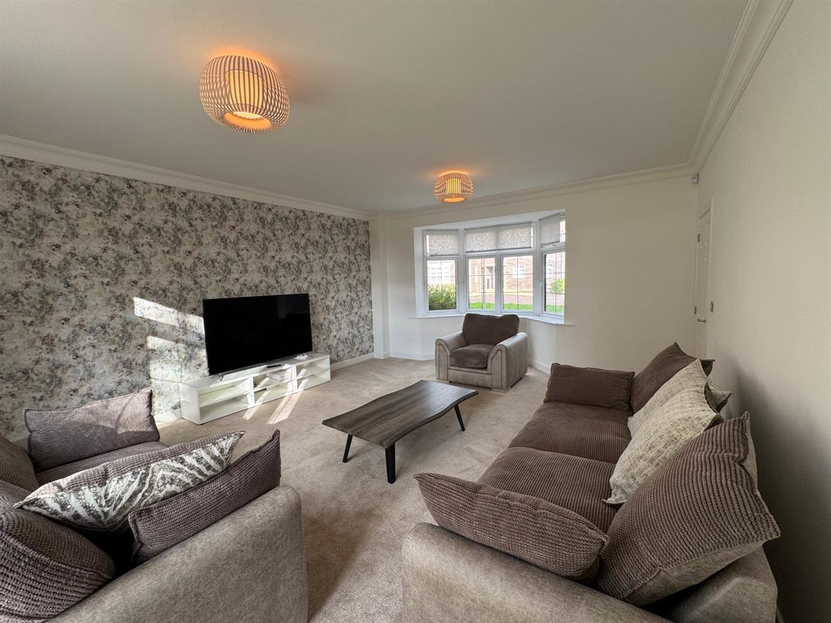 New to market - 6 Bed Detached House, Greenford Crescent, Monkston Park, Milton Keynes, £3,995pcm. View details: smart-lettings.co.uk/propertydet.as…