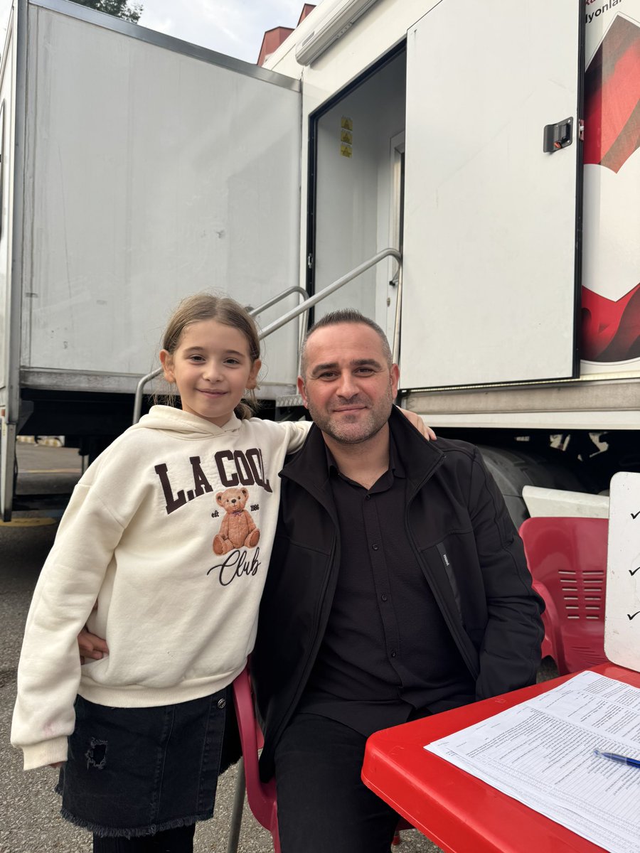 Kaşüstü Cumhuriyet İlkokulu’nun organizasyonuyla Kızılay’a kan verdik.
Bir damla kan, bir can demektir. ❤️🇹🇷