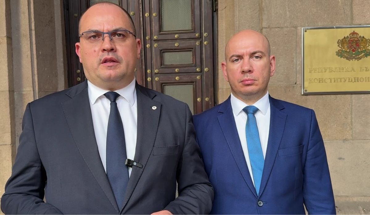 „Възраждане“ сезира Конституционния съд заради отнети президентски правомощия и опасност от политизиране на разузнаването
#ЗлатанЗлатанов #АнгелГеоргиев #Възраждане #България
vazrazhdane.bg/ks_07-11/