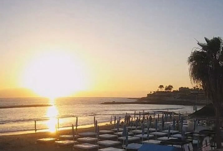 Así se despide el día en el sur de Tenerife ☀️✨

Entra esta tarde en canariaslife.com y disfruta de este momento mágico desde nuestras cámaras web antes de que caiga la noche 🌙.

#CostaAdeje #AtardecerEnTenerife #Playa #TenerifeSur #CanariasLife #MomentosÚnicos