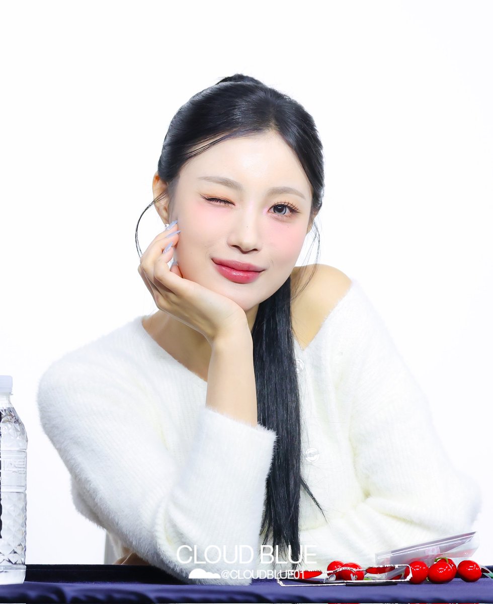 251108 ICHILLIN
아이칠린 예주
데일리덕 Fan Sign
#ICHILLIN #아이칠린 #예주 #yeju