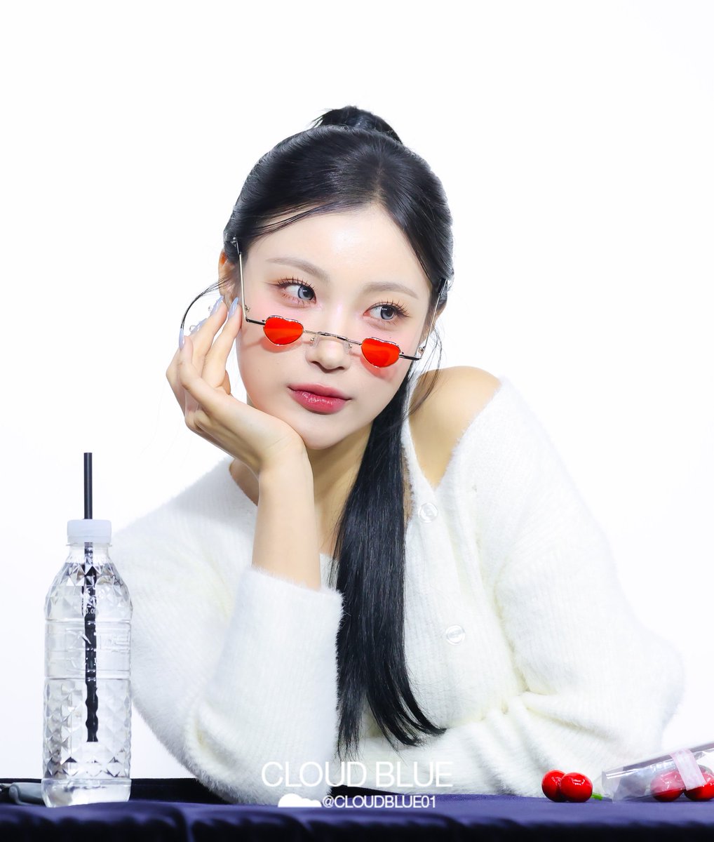 251108 ICHILLIN
아이칠린 예주
데일리덕 Fan Sign
#ICHILLIN #아이칠린 #예주 #yeju