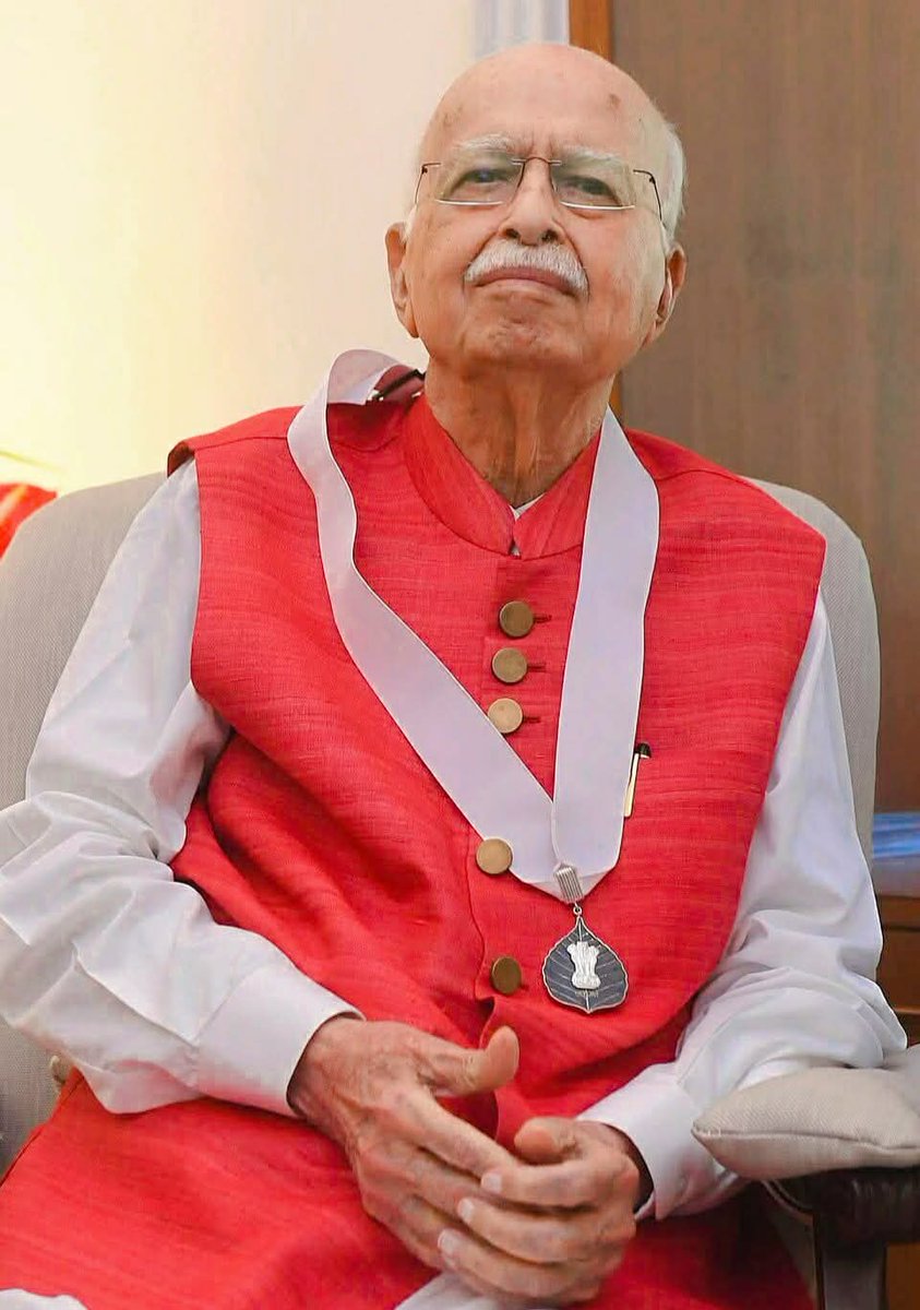 rcrohitcse's tweet image. शुभ जन्मोत्सव !!! महादेव से आपके उत्तम स्वास्थ्य व सुदीर्घ जीवन के लिए प्रार्थना करता हूँ।

#LalKrishnaAdvani