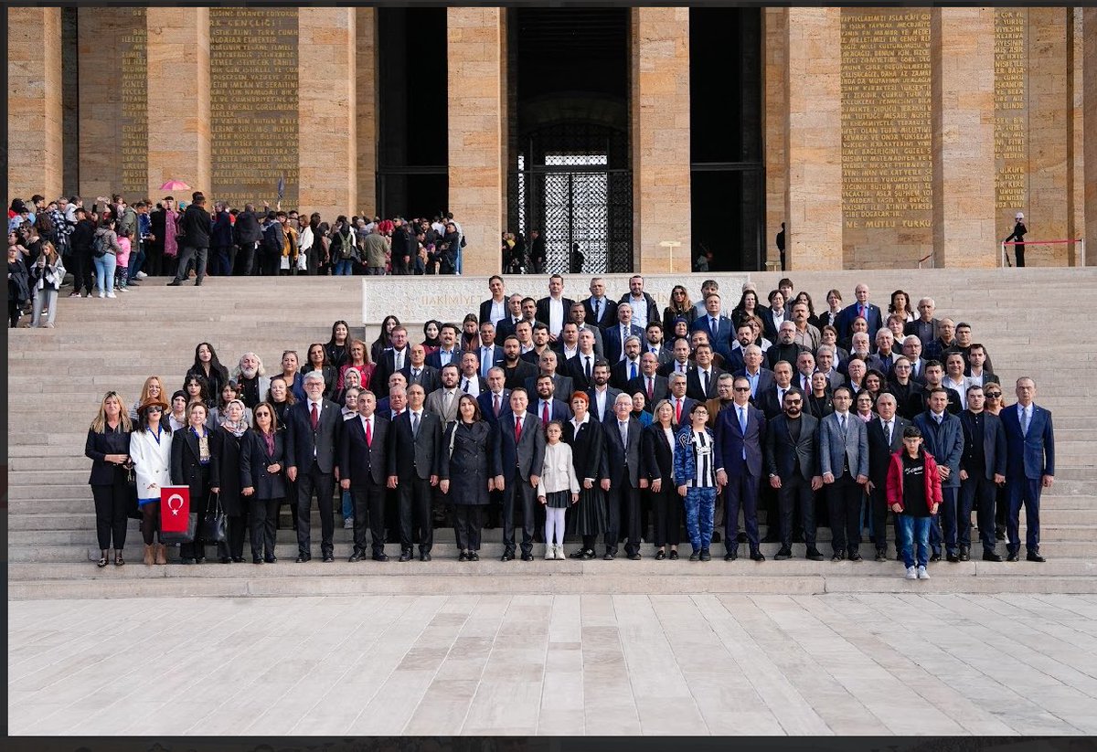 nesrin_ozkok's tweet photo. Biz #DevaParti siyiz… Gerçek siyaset, halka hizmet etmeyi onur sayanların işidir.. 👇👇🇹🇷
@devapartisi
@alibabacan https://t.co/TMiHh22jWc