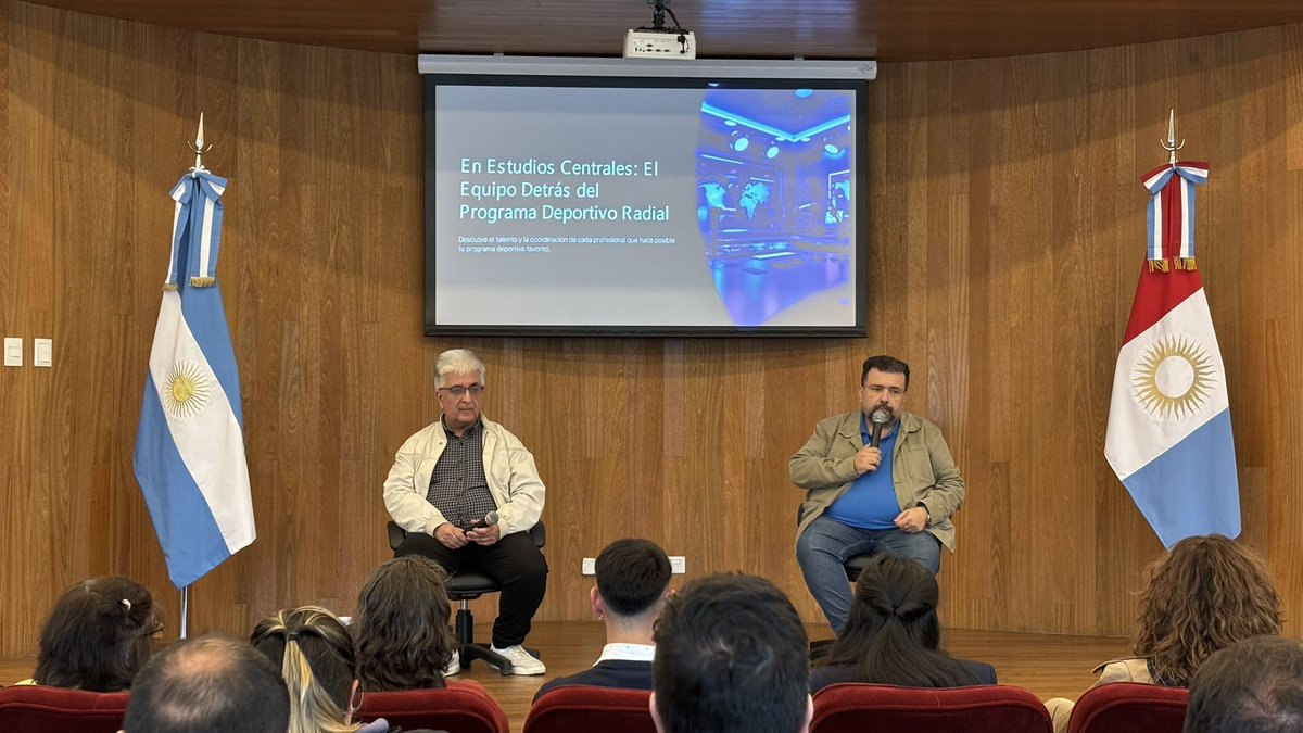 ArielaSzpanin's tweet photo. 🎙️En el Día del Periodista Deportivo asistí a la jornada de intercambio y reflexión con representantes de esta actividad

✍️ Felicitaciones “Bocha” Houriet, Eduardo Eschoyez, Fernando Medina y Marcelino Guerra por compartir sus experiencias y un especial agradecimiento a @CPDCBA https://t.co/yqLM2MU0Fq
