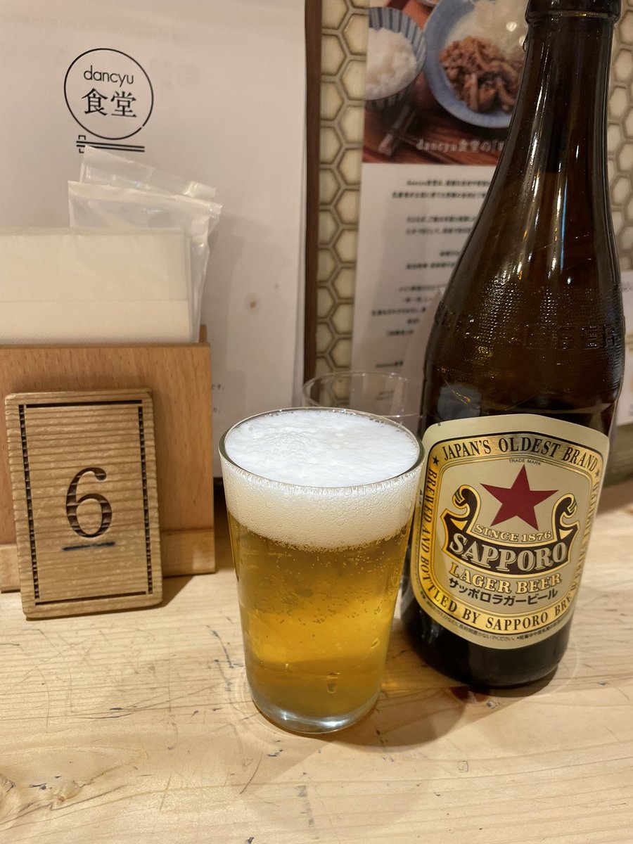 店内の雰囲気も良くて美味しかった生姜焼き定食。