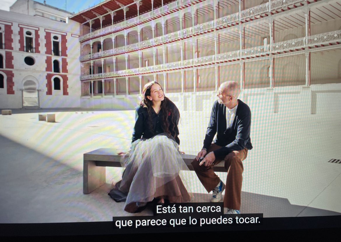 Mi hija me mandó estas fotos ayer. Tuve que buscar quien es Rosalía y también escuchar su disco nuevo.