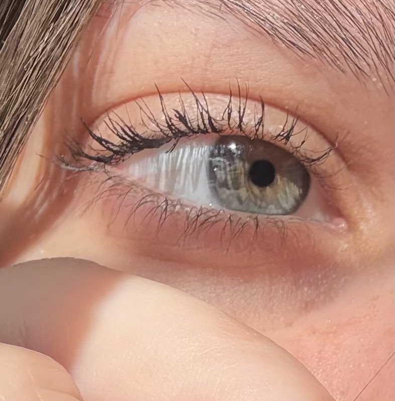 basic giyiniyom cunku star parca gozlerim