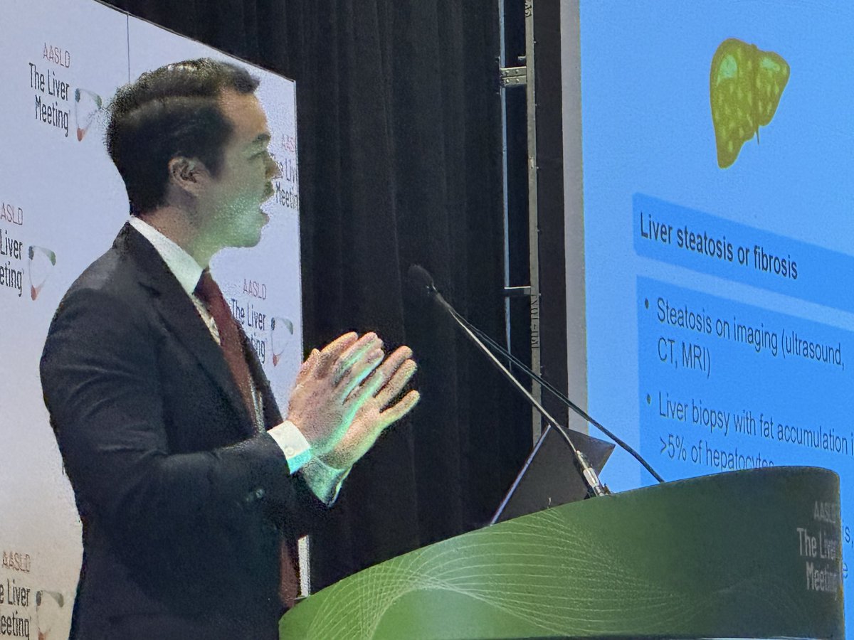 LuisAntonioDiaz's tweet image. Dr. Brian Lee is providing new insights into what MetALD means. Characterization, refinement of diagnostic criteria, and effective treatments are major needs #TLM2025 @AASLDtweets @juanpabloarab @DeepikaDevuniMD @MarcoArreseMD @DrLoomba