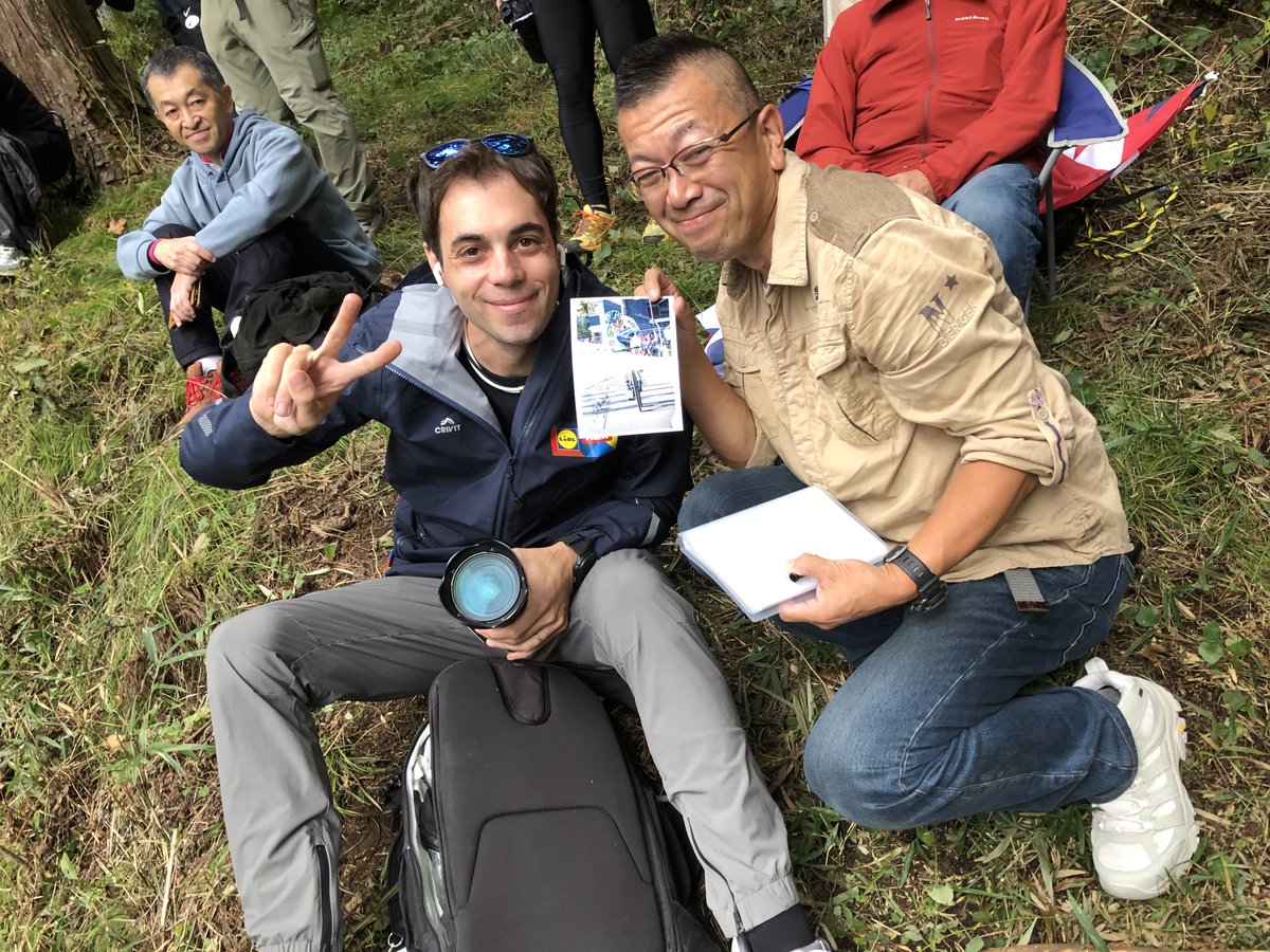 ka10desu's tweet photo. 宇都宮ジャパンカップ2025観戦記-番外編
そう言えば、久しぶりにアイラン・フェルナンデスに会うことができました！
相変わらずの優しい笑顔に癒されます。
現役時代の写真にサインももらえて感無量です！ https://t.co/mBJfM3vqYM
