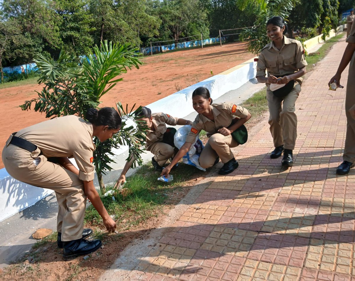 PMShriDMS64BBSR's tweet image. NCC cadets actively participated in the Special Campaign 5.0, promoting cleanliness, discipline, and community service with dedication and patriotic spirit. 🇮🇳✨

#PMShriDMSBBSR #RIEBBSR #NCERTCIET #NCERT #EduMinOfIndia