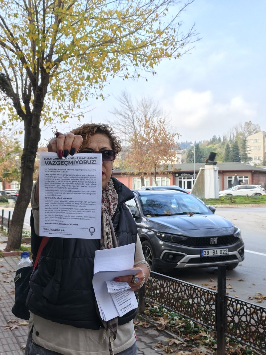 tip_edirne's tweet photo. Bu ülkenin geleceğini, karanlık yargı paketleri, erkek Egemen gerici politikalar değil, kadınların mücadelesi belirleyecek. 
Bir kez daha söylüyoruz:
Korkmuyoruz. Buradayız. Biz Varız. https://t.co/jgIp1pZcy7