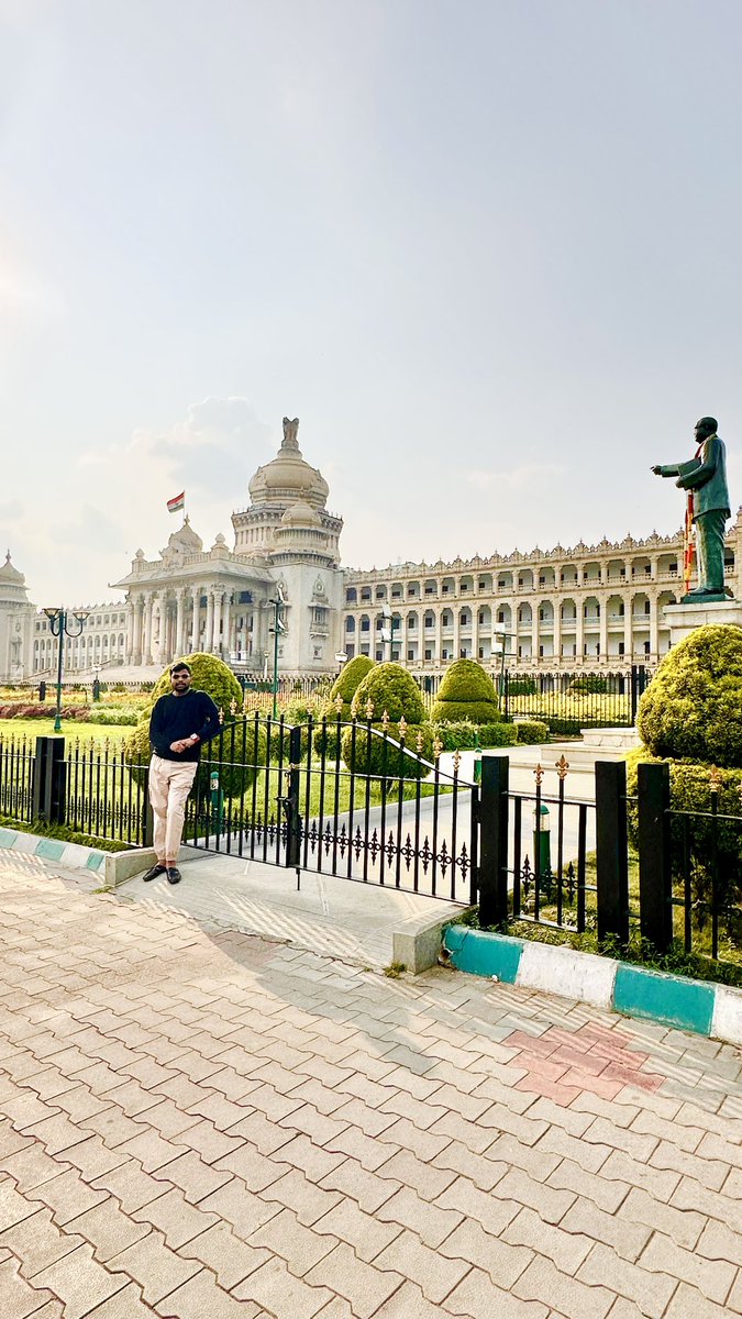 ShaileshASP's tweet image. Finding my rhythm among legends. #GuessThePlace