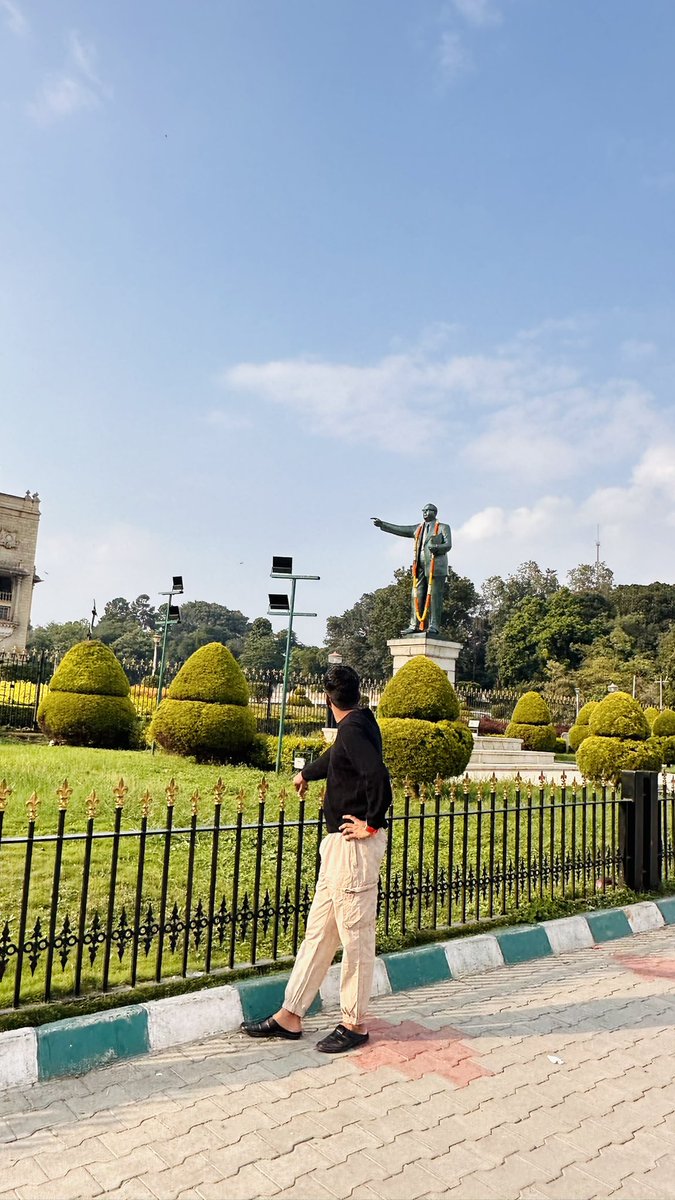 ShaileshASP's tweet image. Finding my rhythm among legends. #GuessThePlace