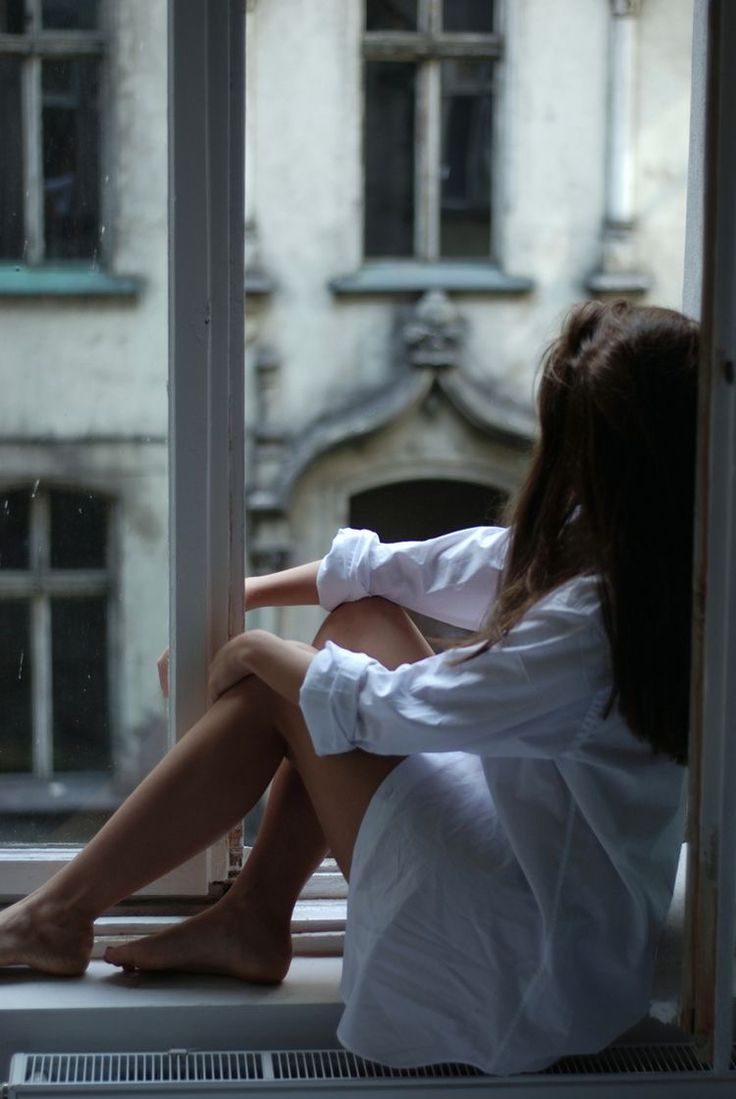 ⚘️❤️Life is too short for endless worries. If you love something, protect it. If you miss something, go after it. And when pain comes, release it. Every second of doubt is a second you’ll never get back.❤️⚘️