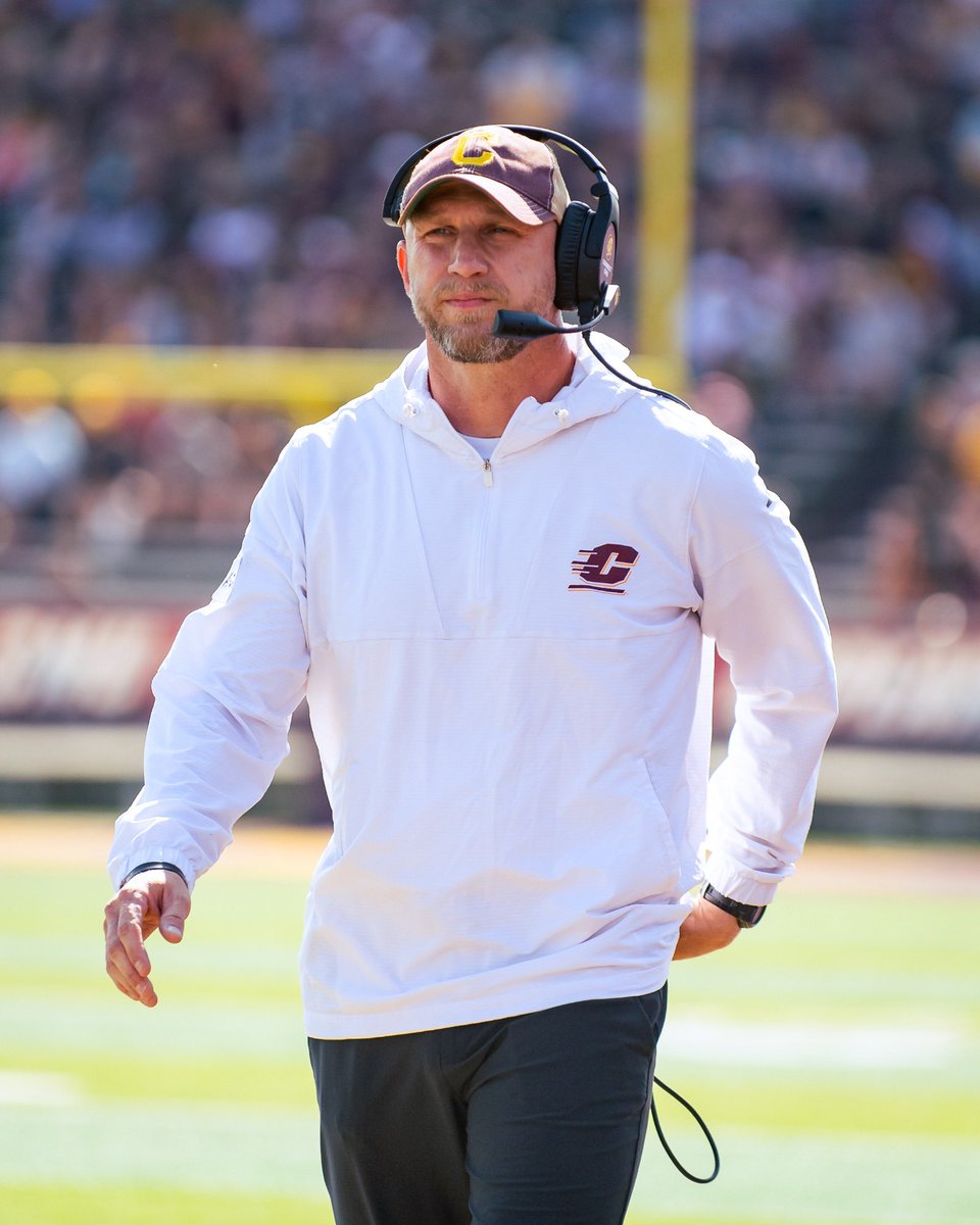 AdamJaksa's tweet image. Happy birthday to HC Matt Drinkall!

This is his first b-day as a dad and as the leader of the Chippewa football program!

Today’s also exactly 11 months since he got the Central Michigan job.

Impressive what he’s accomplished in less than a year turning this program around 🔥⬆️
