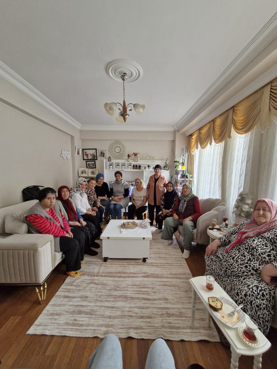 Genel Başkanımız Sayın Devlet Bahçeli’nin talimatları ile “#HayırlıGünlerKomşum” ve “#DerdinDerdimizdir” ziyaretleri kapsamında Paşa mahallesinde Kaya ailesini; 

İlçe Başkanı Yardımcımız Fatma Özen ve Kadın Kolları üyelerimiz ziyaret ettiler 

Kendilerine nazik